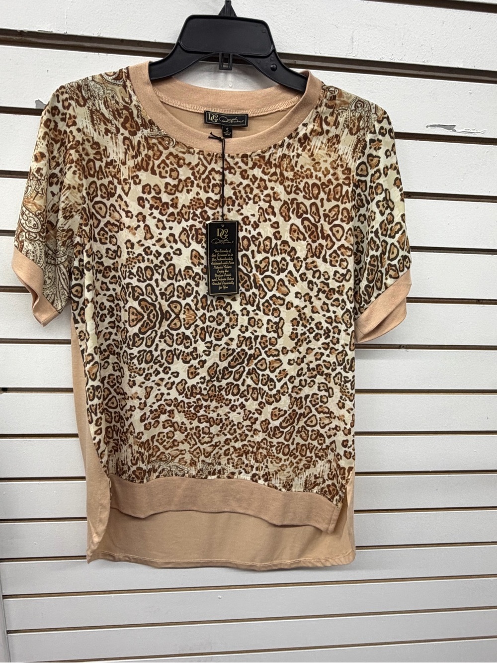 D2 Clothing Leopard Print Mixed Media Top NWT Size Small Beige Animal Print